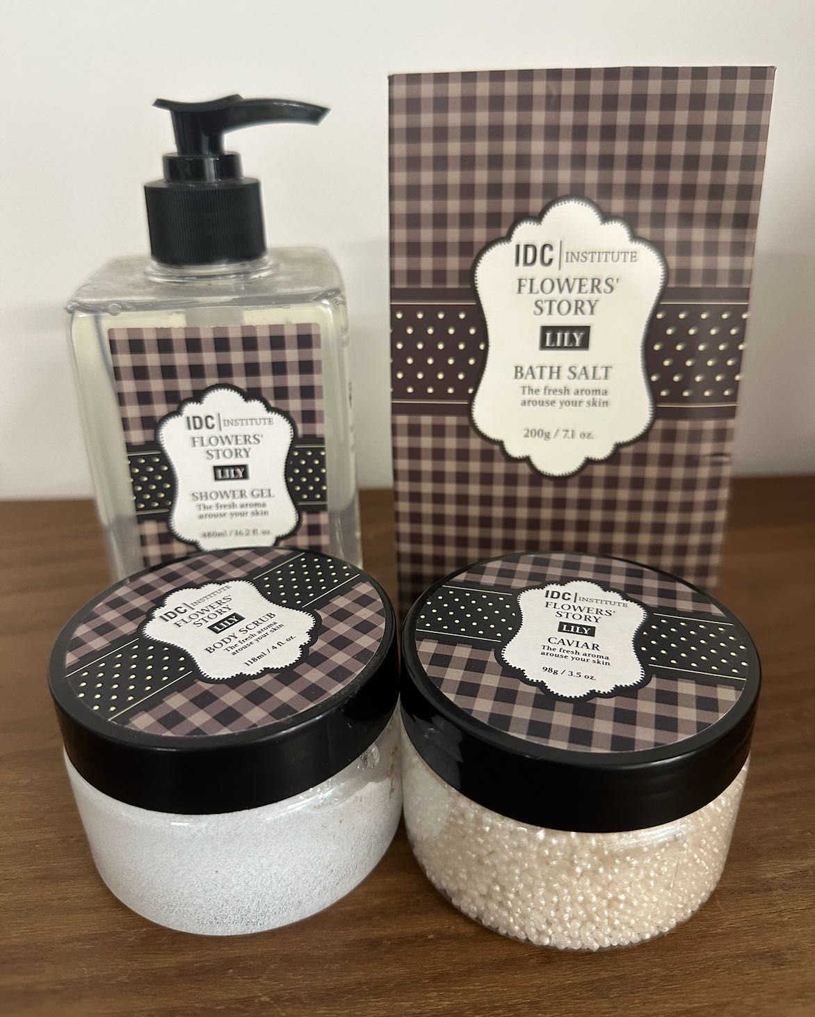Gel de Banho + Sais de Banho + Esfoliante + Caviar