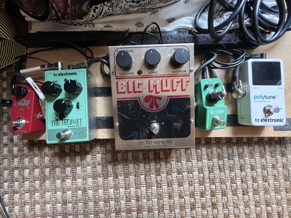 Polytune; TS mini; Big Muff; HOF