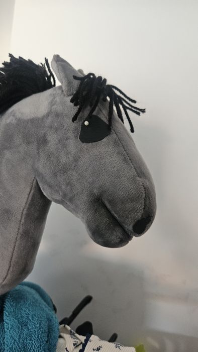 Hobby horse siwy konik na patyku