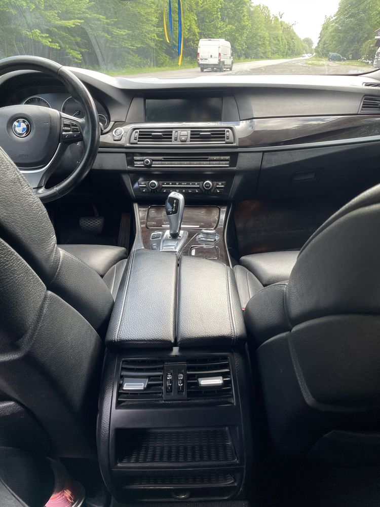 BMW 530 2011 рік максимальна комплектація