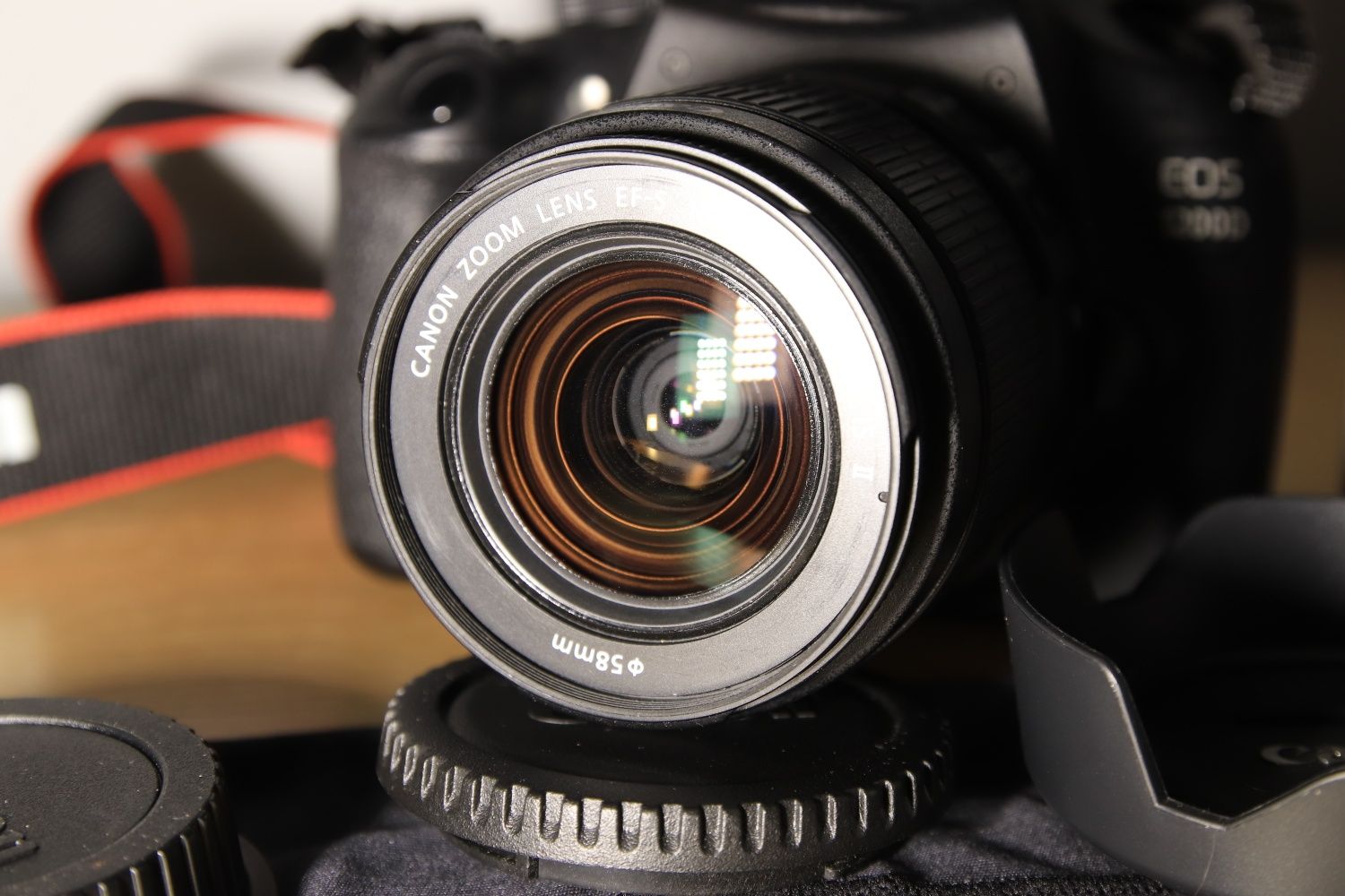 Canon EOS 1200D + obiektyw 18-55, przebieg 3800, zestaw