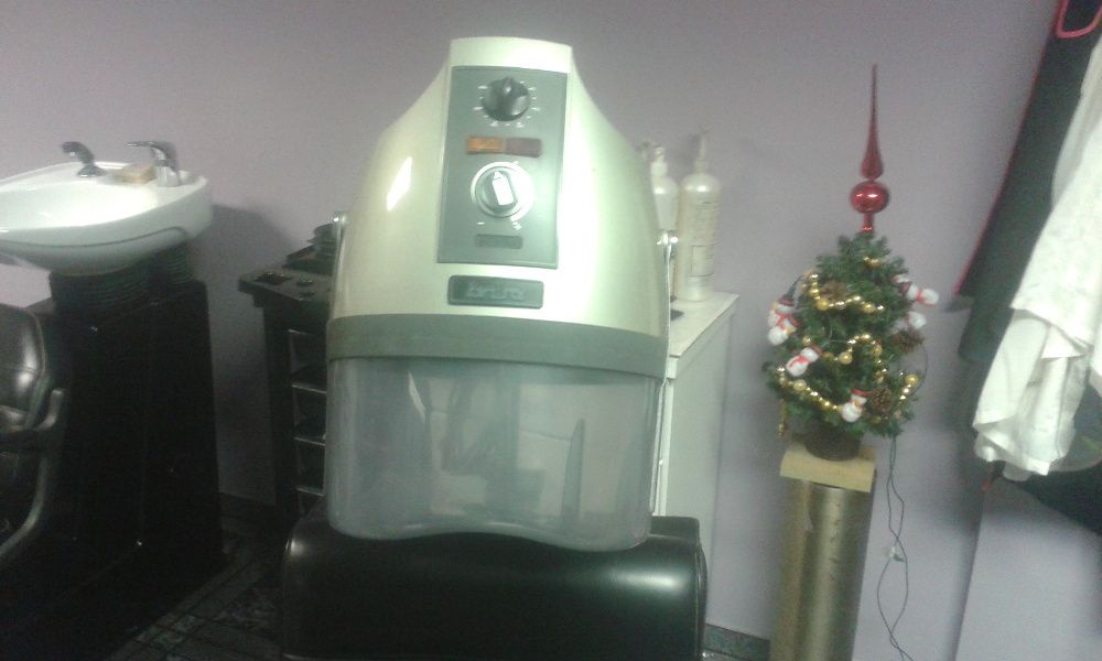 secador de cabelo co sofá