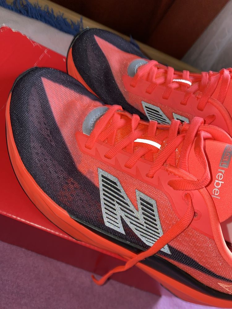 buty biegowe new balance rebel v5 fuelcell czerwono czarne running