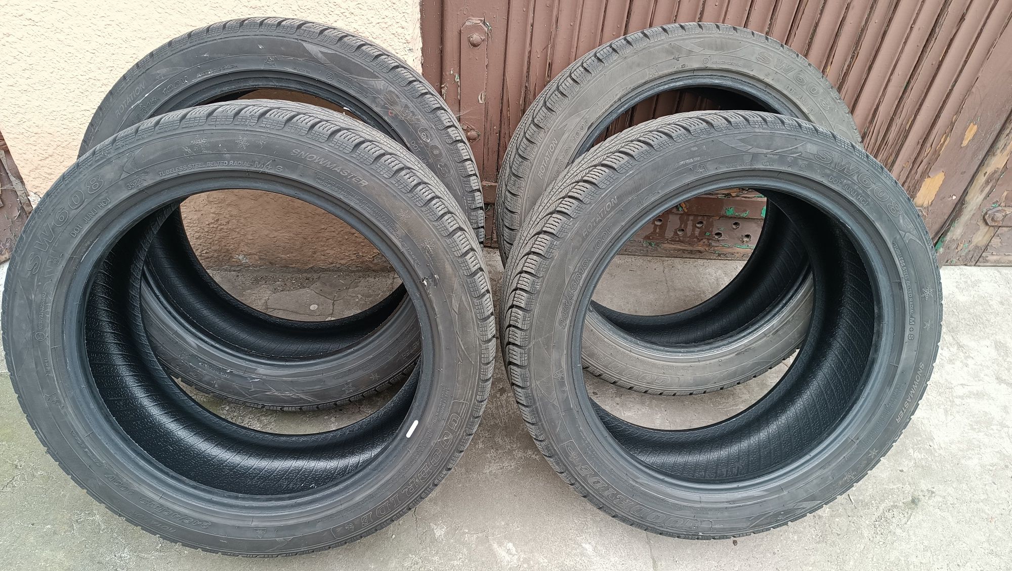 Opony zimowe Goodride sw608 245/45r18