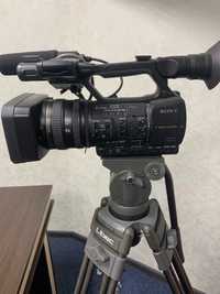 Видеокамера профессиональная Sony HXR-NX5E