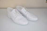 Buty chłopięce komunijne, białe, rozmiar 33