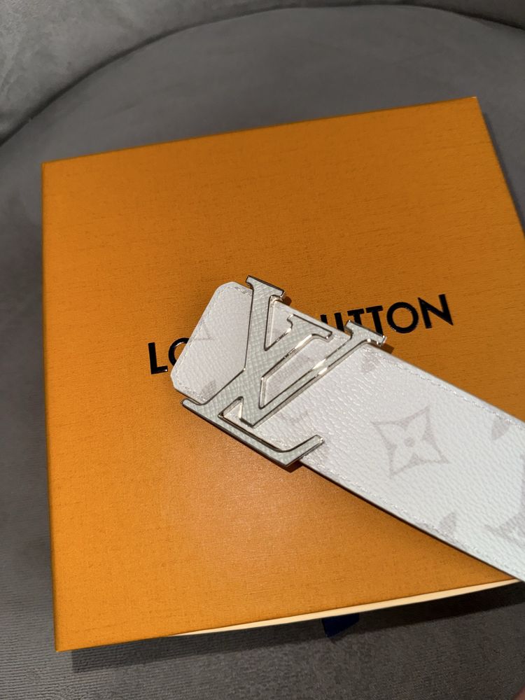 Louis Vuitton White Monogram Canvas Initiales Reversible Buckle Belt