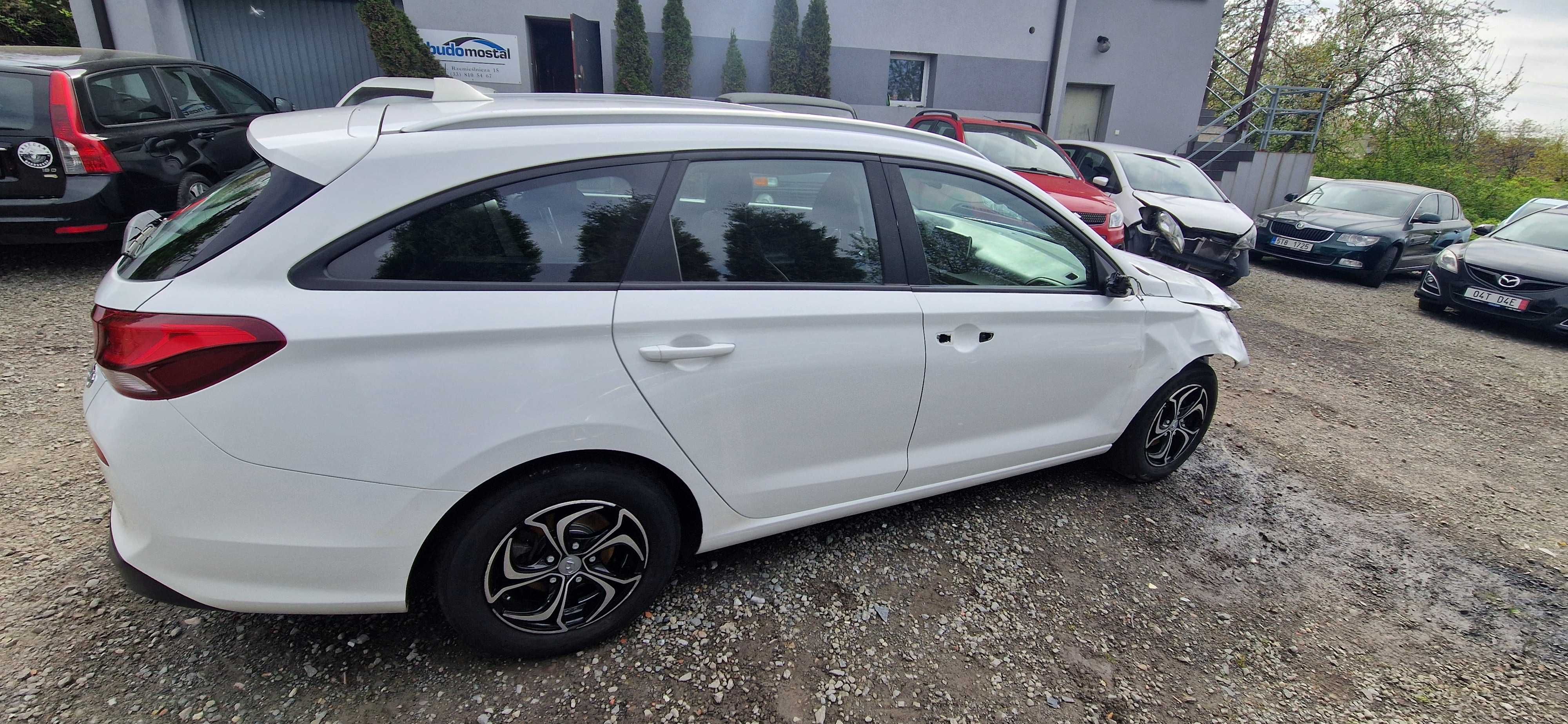 Hyundai I30 1,6 diesel uszkodzony pali jezdzi