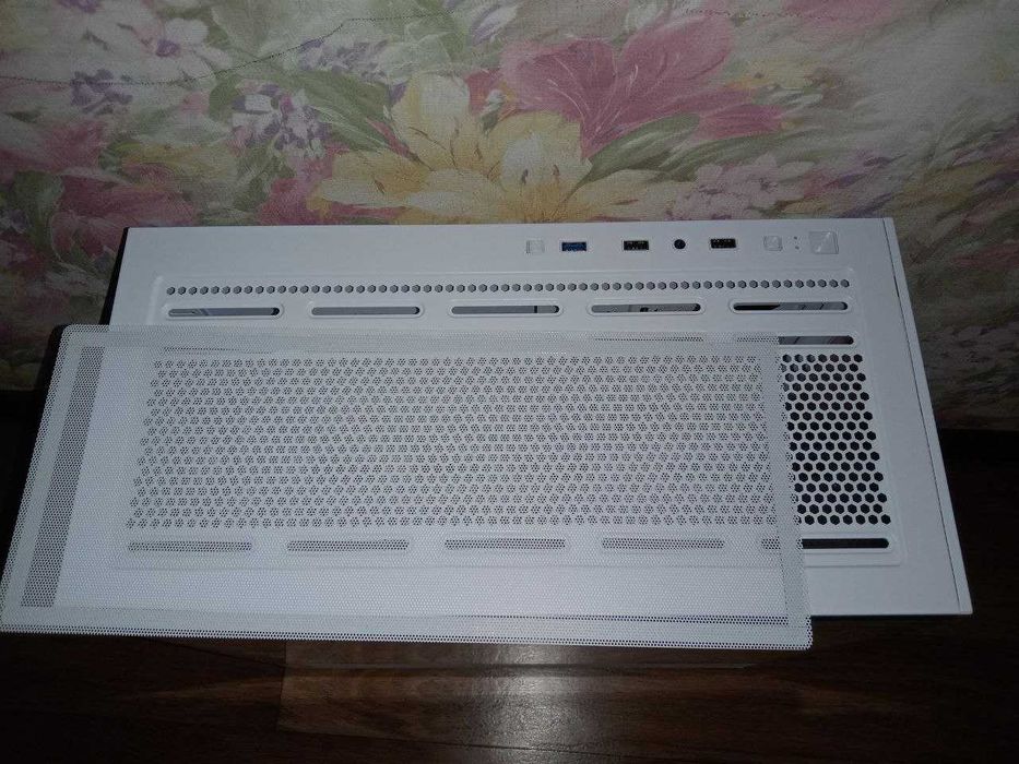 Новий білий корпус GAMEMAX Vista MW