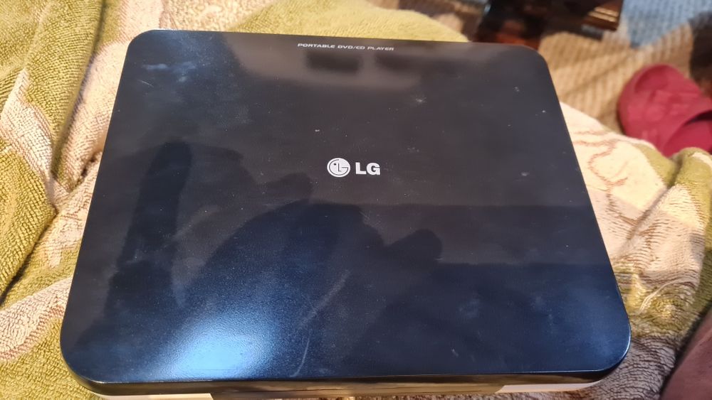 Odtwarzacz dvd/cd LG DP450