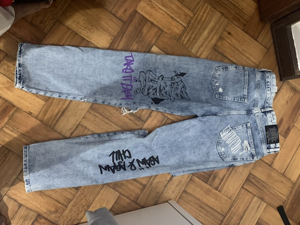 Calças jeans customizadas