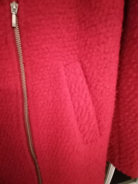 Casaco,  vermelho,  super quentinho ,com um corte muito  elegante