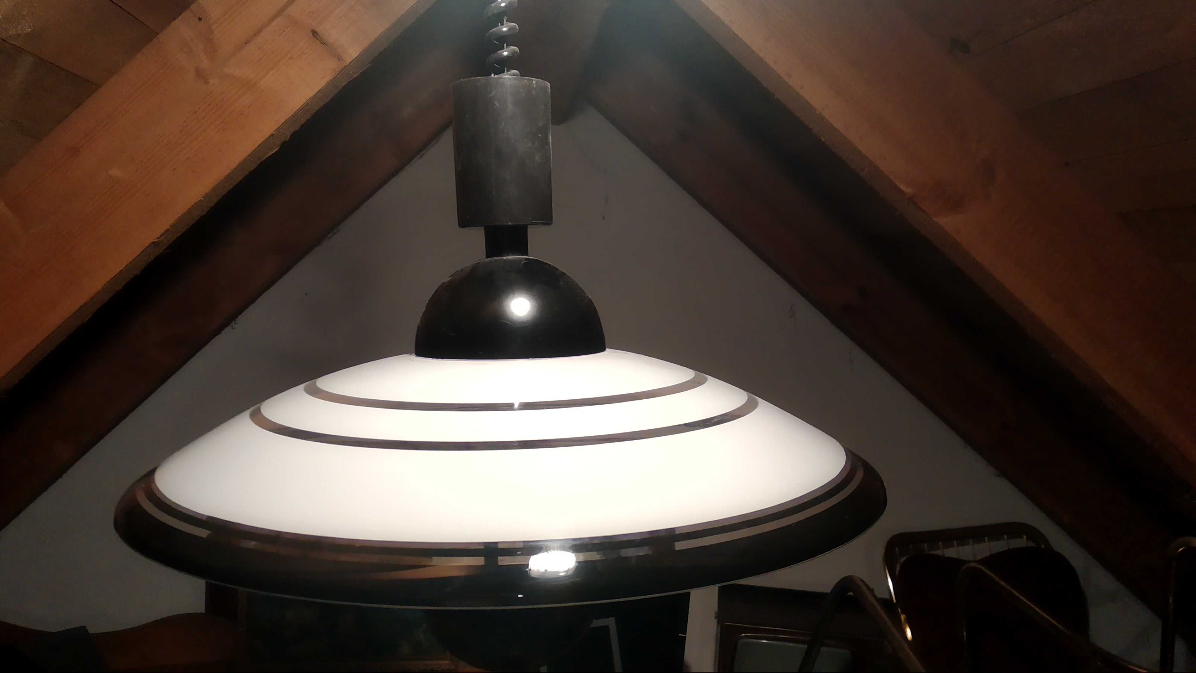 Lampa wisząca biało-czarna