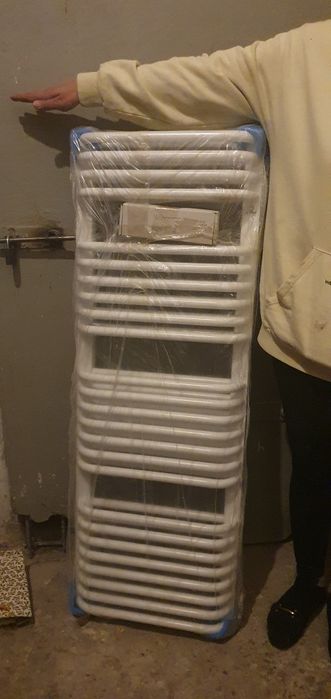 Grzejnik TYTUS 1260/440 RAL 9016