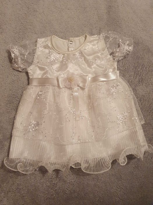 Sukienka biała 62-69 na specjalne okazje