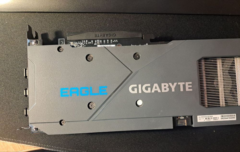 Продаю відеокарту Gigabyte Radeon RX6600 (8 гігабайт)