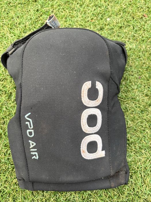 Coteveleiras e joelheiras Poc