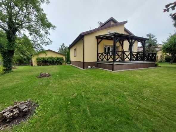 Dom w Piasecznie 102 m2 powierzchni mieszkalnej z dużym ogrodem