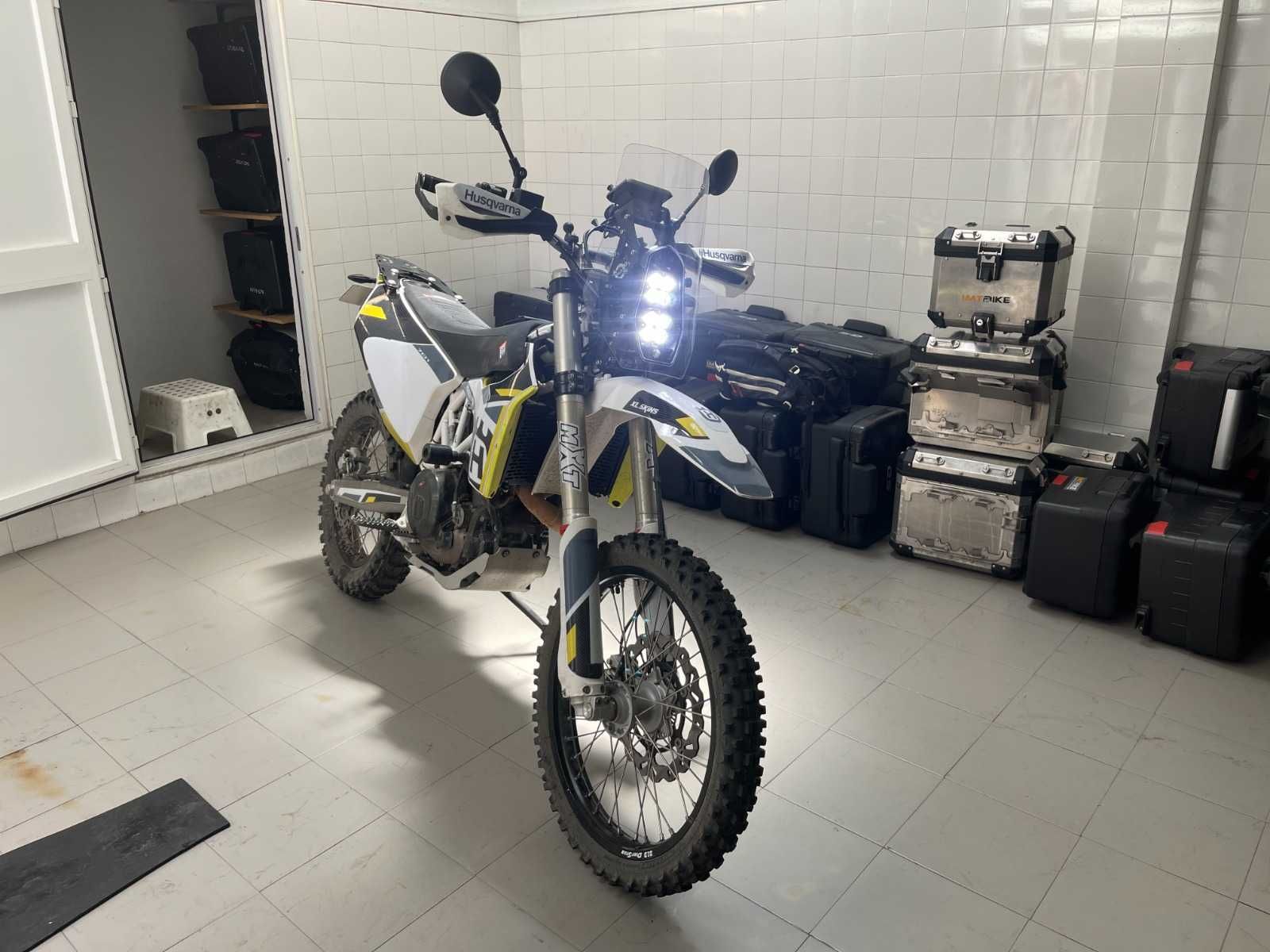 Husqvarna 701 KTM 690 Modelo 2019