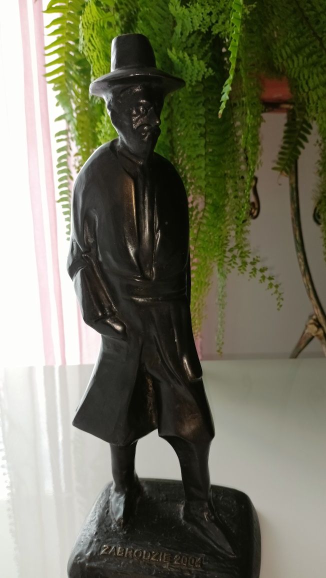Rzeźba - człowiek w kapeluszu z mosiądzu lub brązu - 3. 50 kg