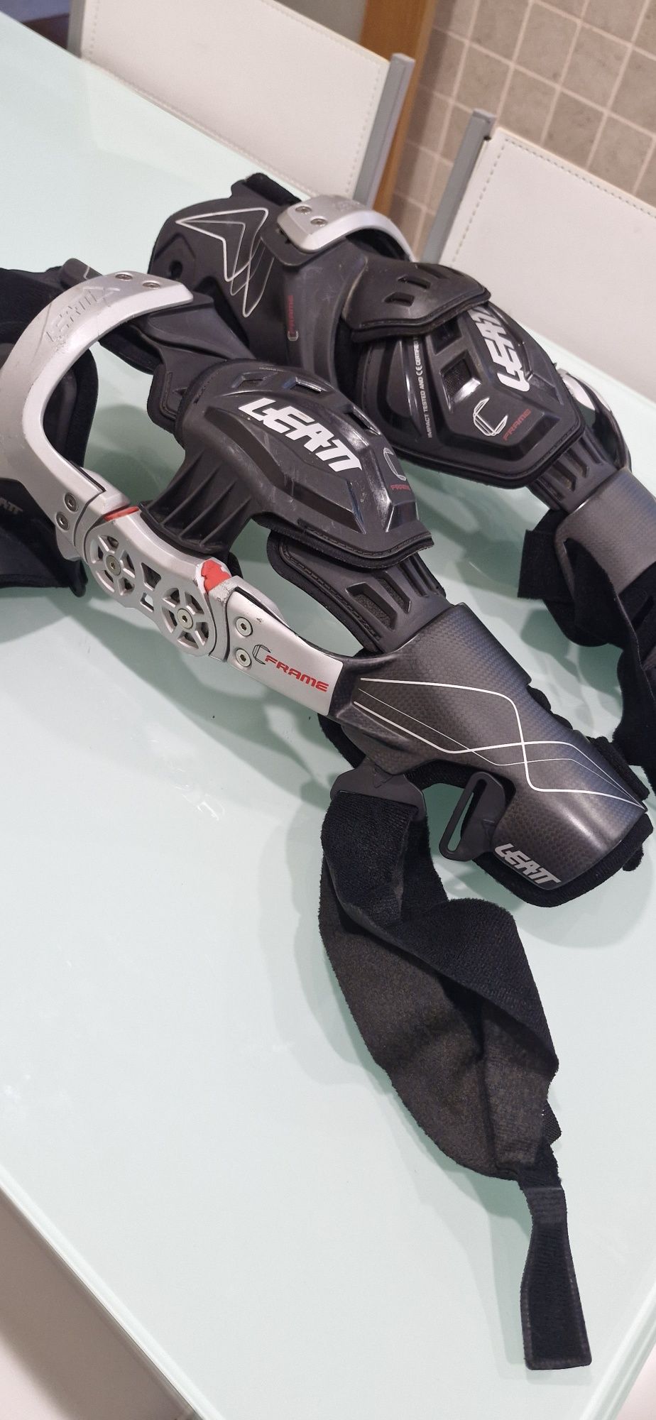 Joelheiras Protecção Leatt C-Frame Carbon