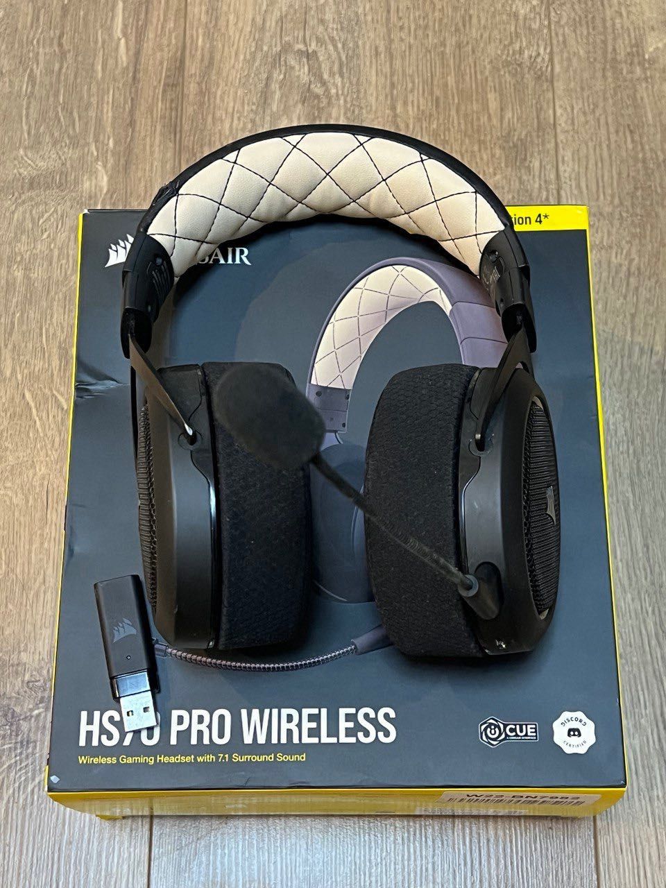 Безпровідні навушники Corsair HS70 Pro Wireless