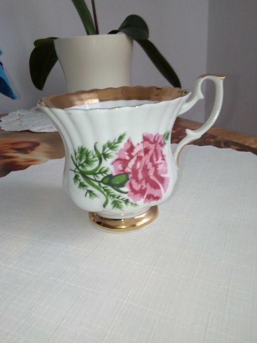 Filiżanka nowa biała porcelana goździki złocenia