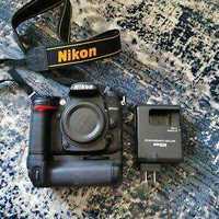Nikon D7000  + lente + battery pack + carregador + 2 baterias.