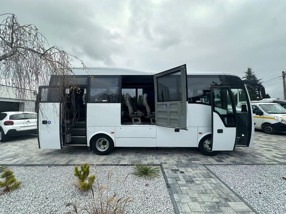 Isuzu Turquoise  Euro 6 34 miejsca tylk 24 tys km przebiegu autokar  Autobus