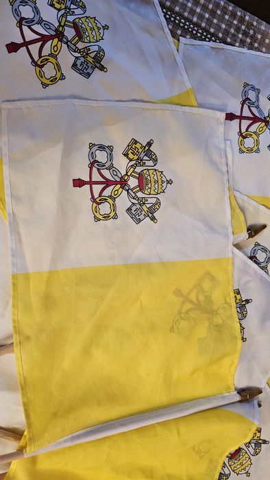 Chorągiewki papieskie + duża papieska flaga Watykan