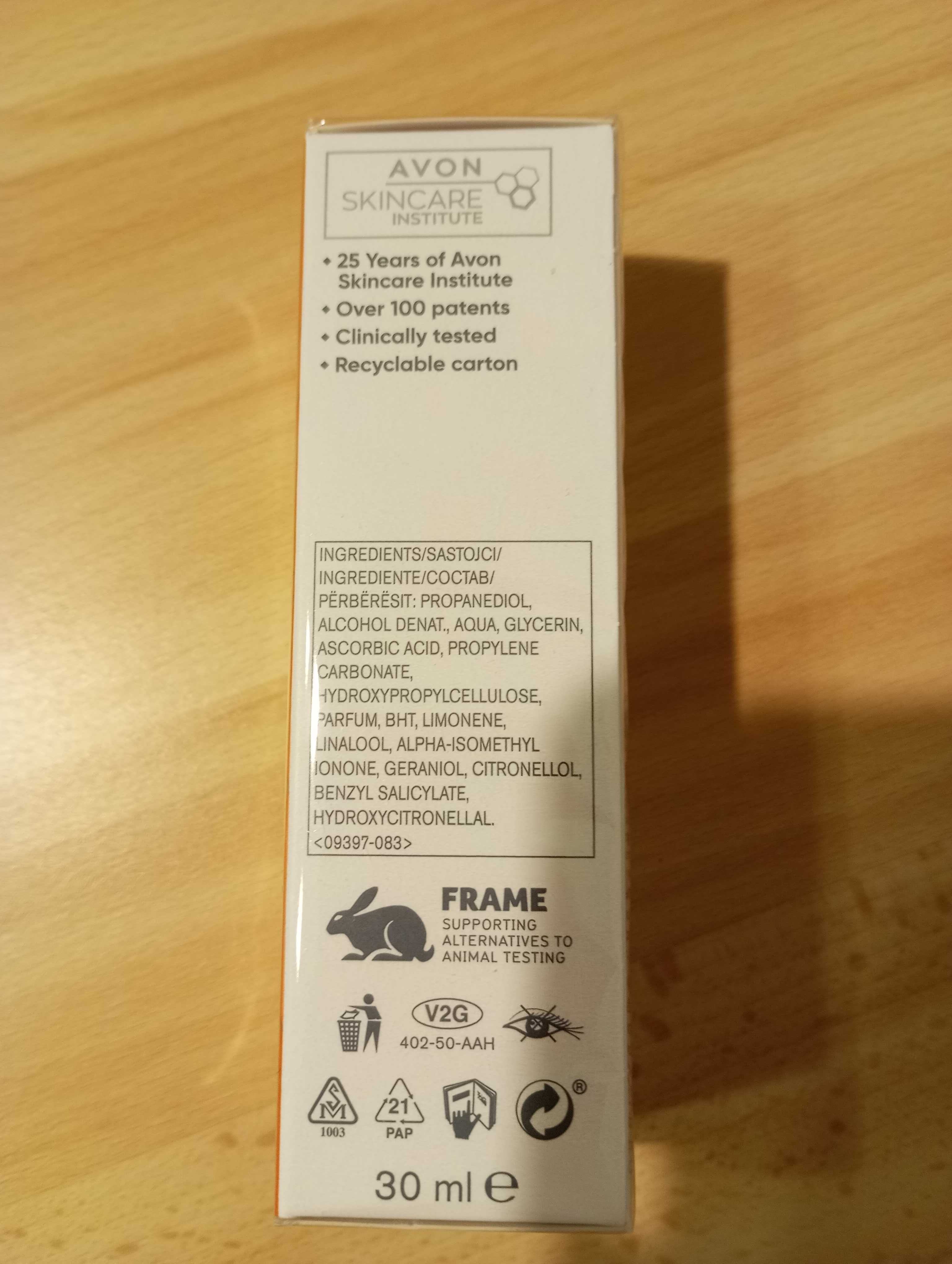 Anew Rozświetlające serum do twarzy z 10% wit.C/30ml