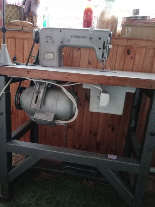 Швейна машина оверлок