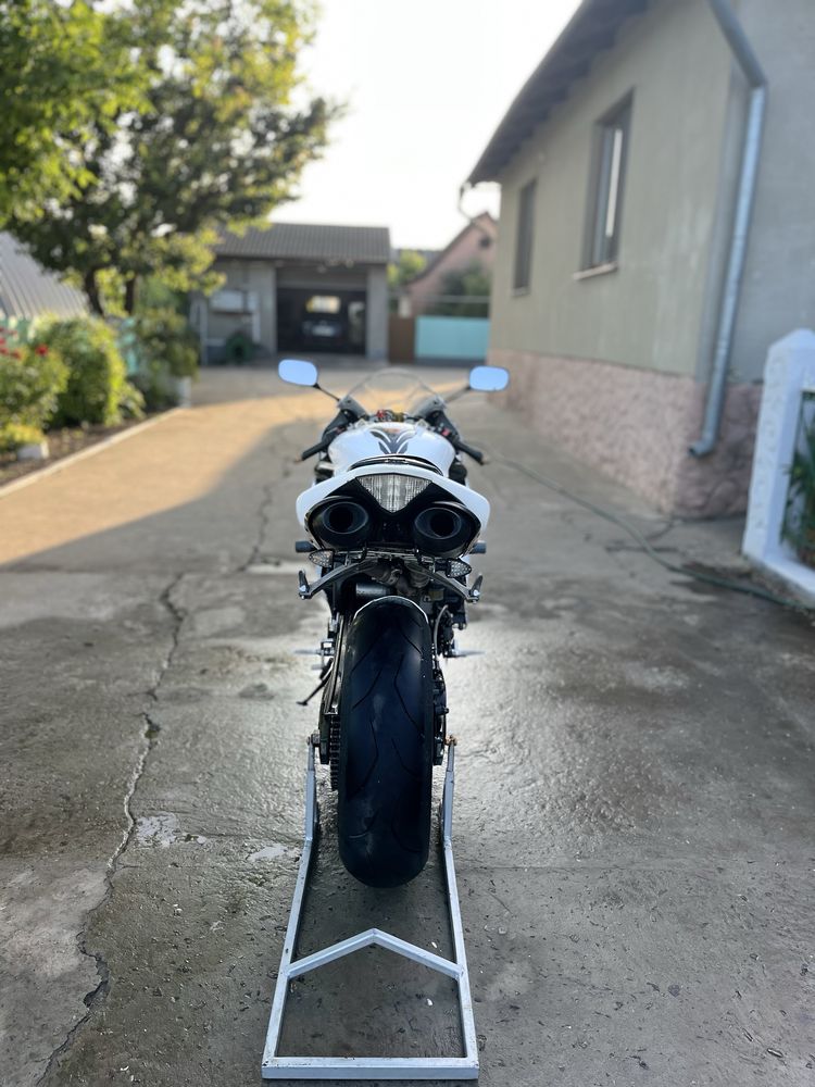 YAMAHA yzf r1.