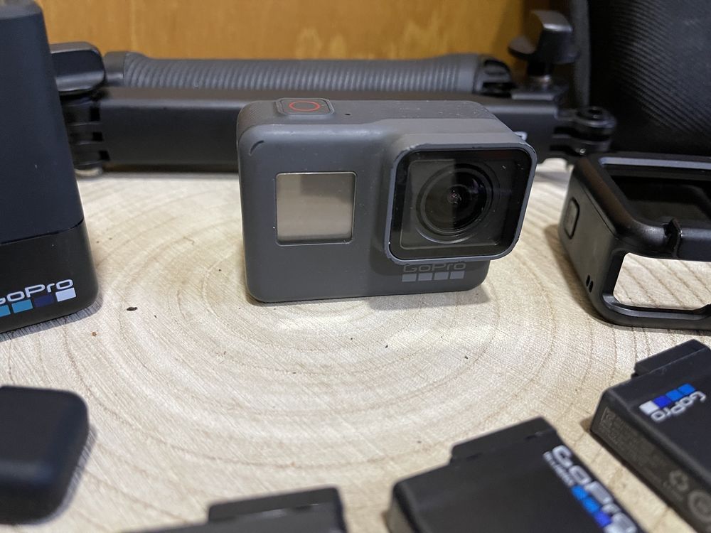 GoPro Hero 5 Black como nova (pack original completo)