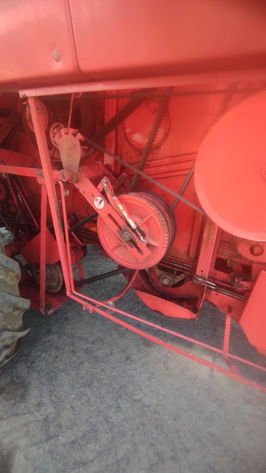 Комбайн зернозбиральний Massey Ferguson 240