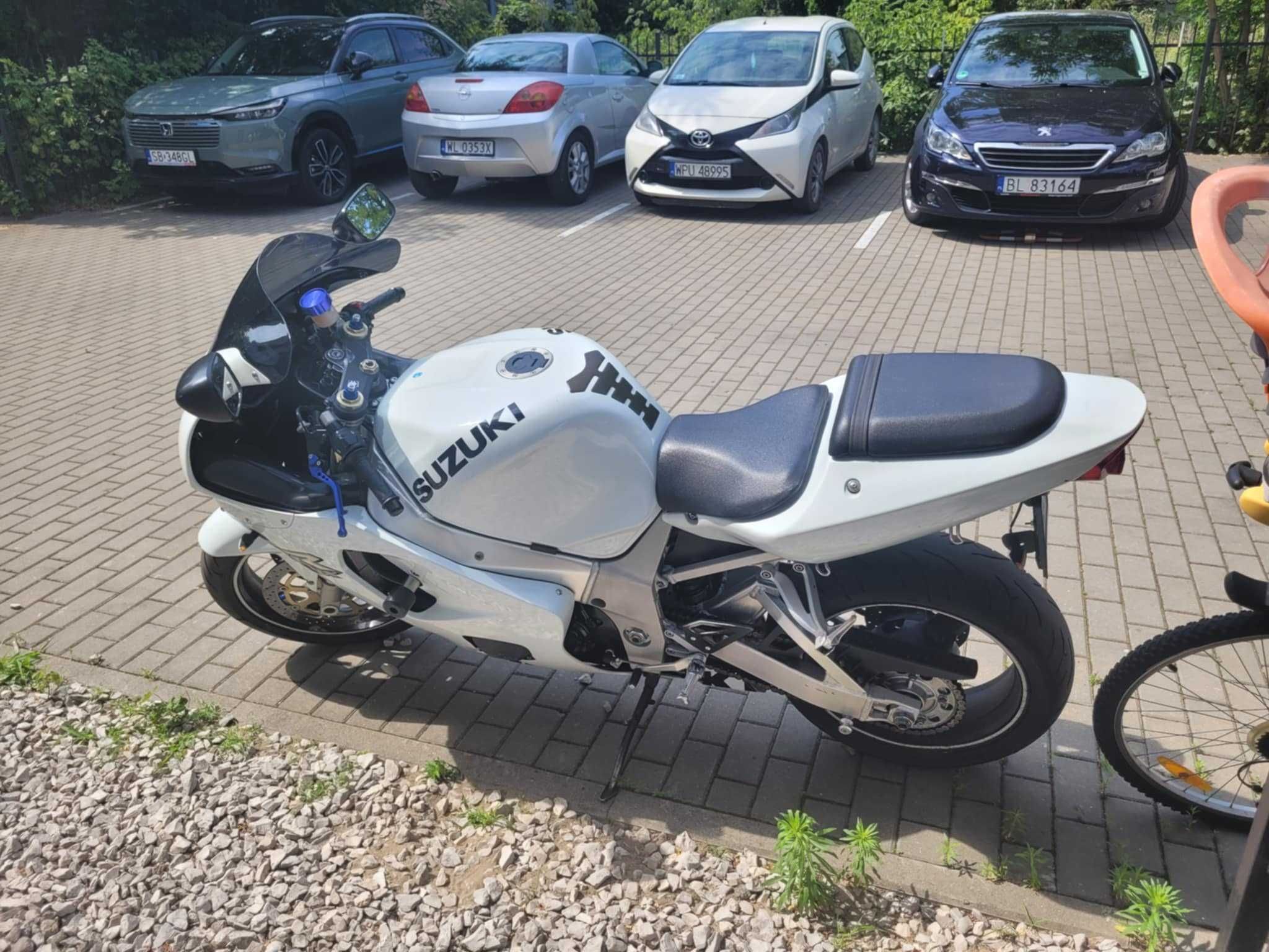 Motor Suzuki GSX-R 750 , biały