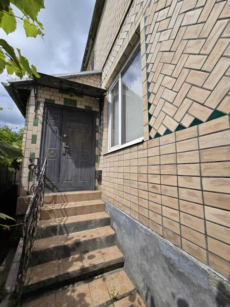 Продається готовий будинок із землею в м. Рогатин на вул. Роксолани,11