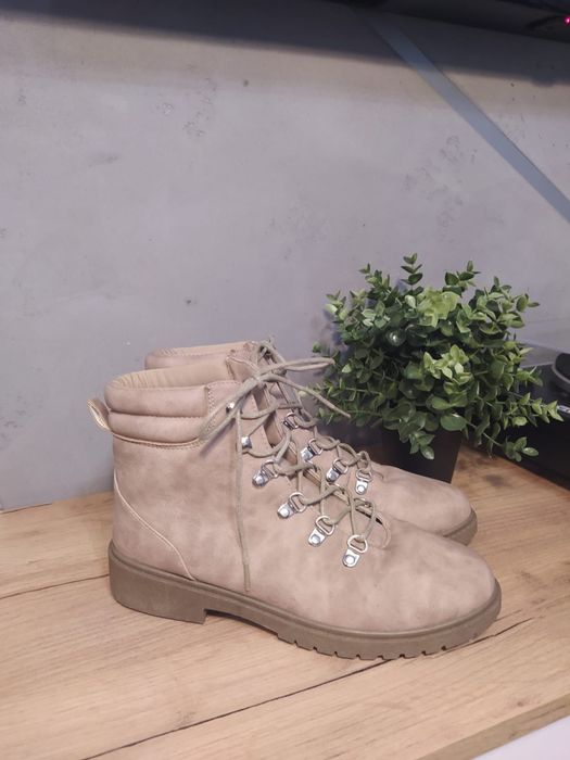 Buty stylowe sznurowane botki