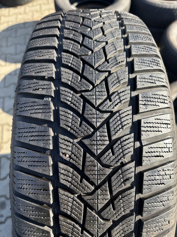 Komplet opon zimowych 215/60 R16 Dunlop