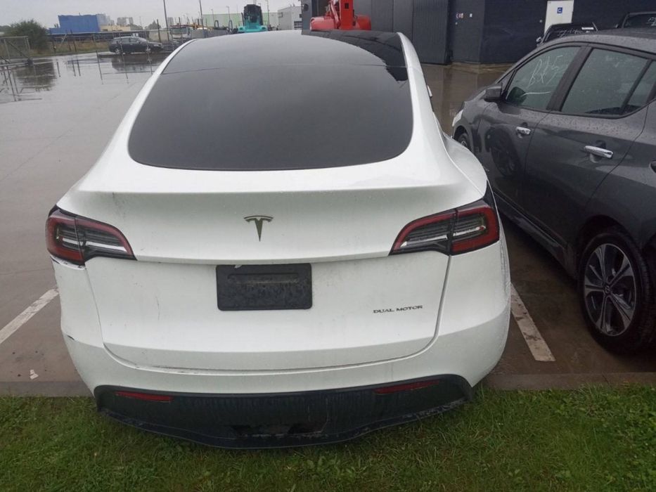 Tesla Model Y Long Range Dual Motor 03/2024