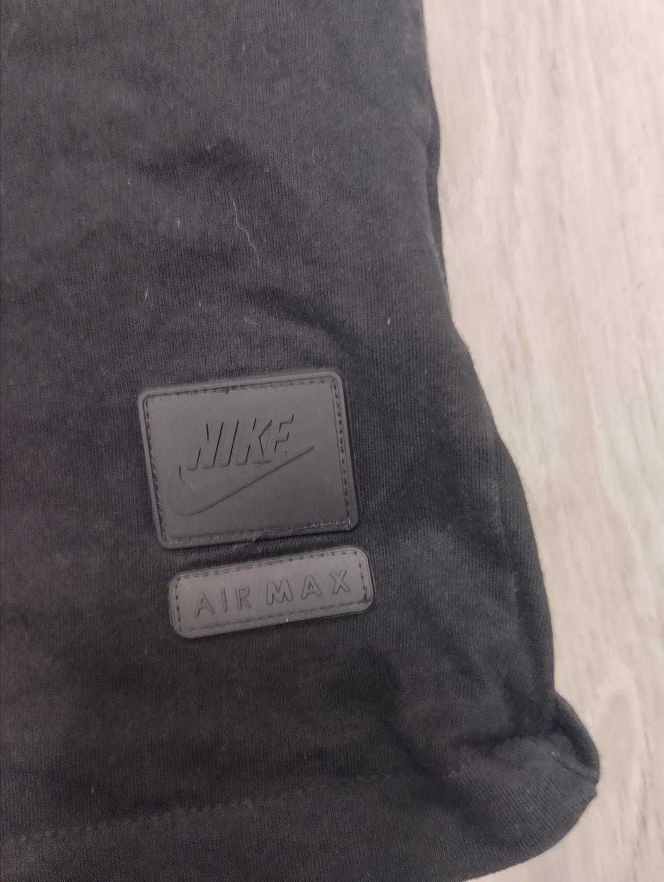 Футболка Nike airmax з классним монограмним принтом найк