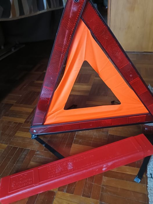triangulo de aviso de perigo	Homolgado	Como novo