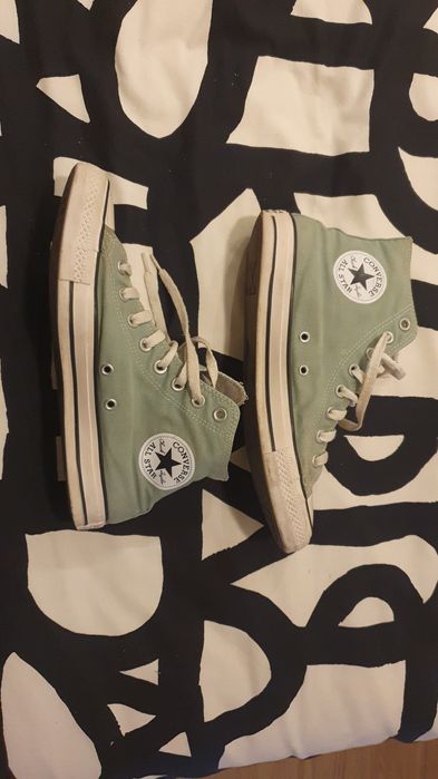 3 pares de ténis Converse e Adidas