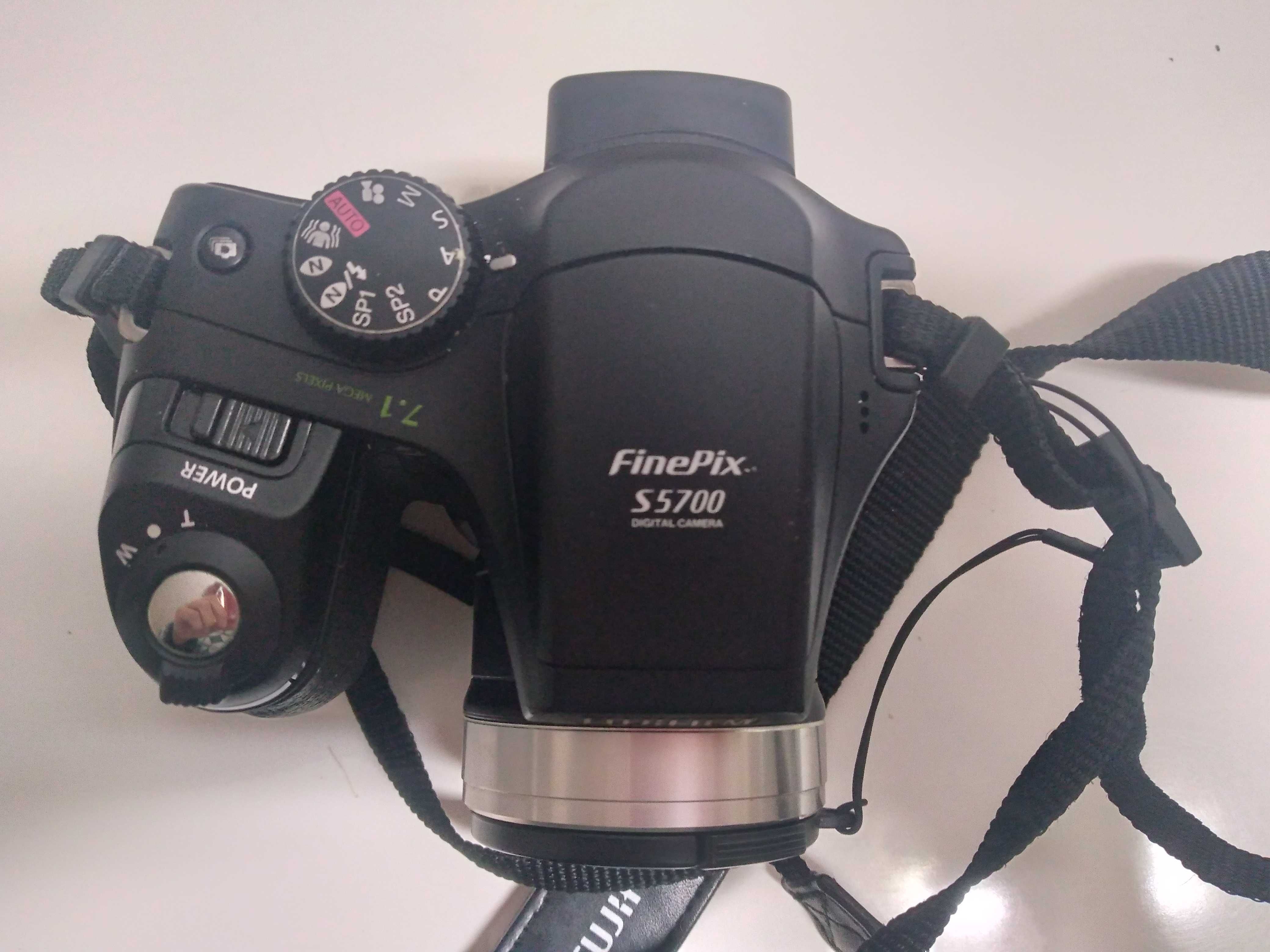 Fujifim finepix S5700