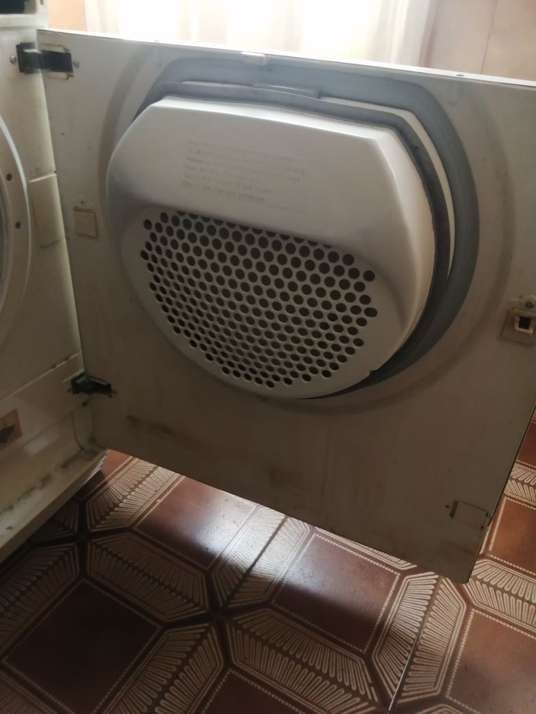 Máquina de secar roupa AEG 57320 electronic
