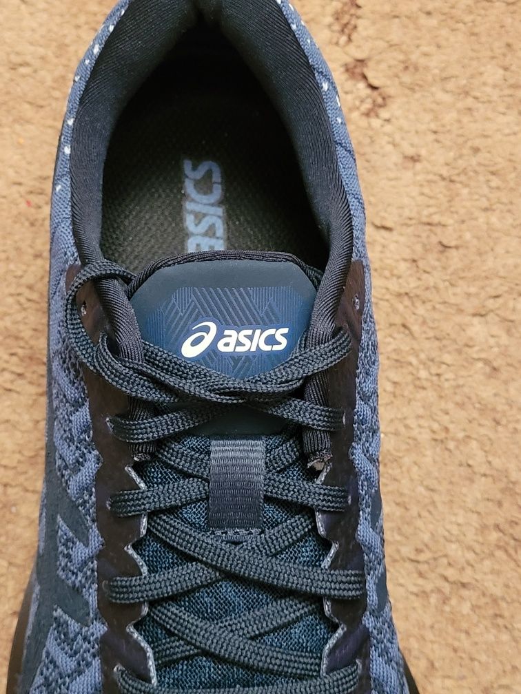 Продам кросівки Asics 41 р