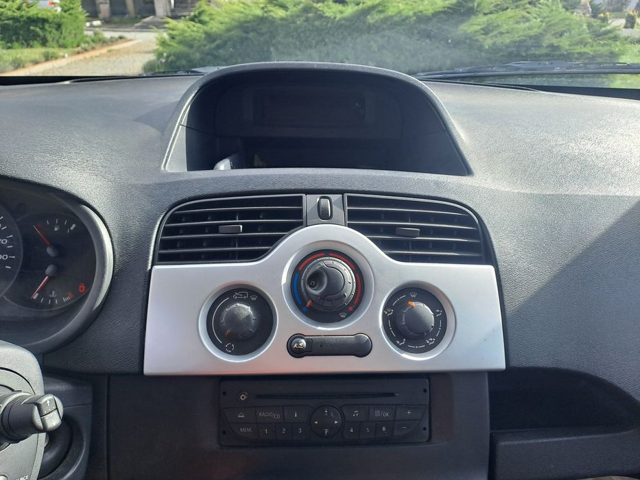 Kangoo (Bem estimada) - Revisão feita