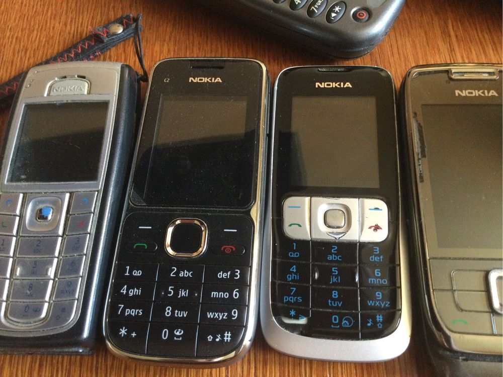 Telefony Nokia i Motorola