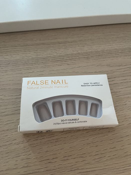 Nowe beżowe sztuczne paznokcie press on nails naturalne