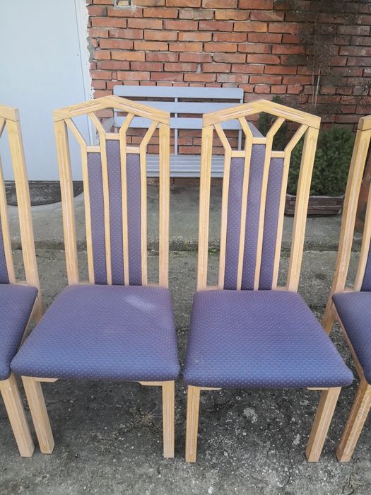 Dębowe krzesła z końca 20 wieku